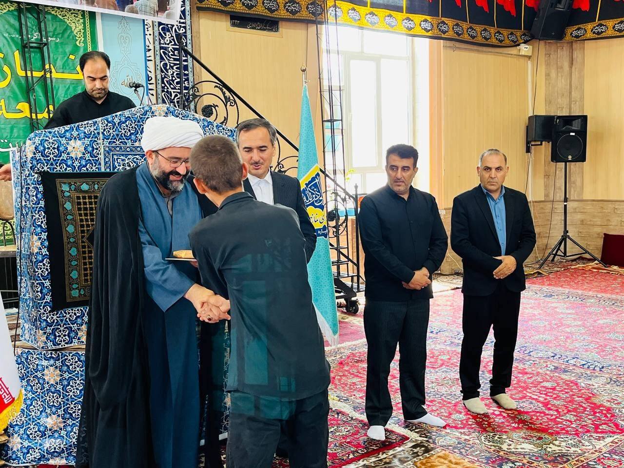 تجلیل از موذنین ، قاریان جوان و نوجوان و فعالین رسانهای ستاد نماز جمعه شهرستان چایپاره