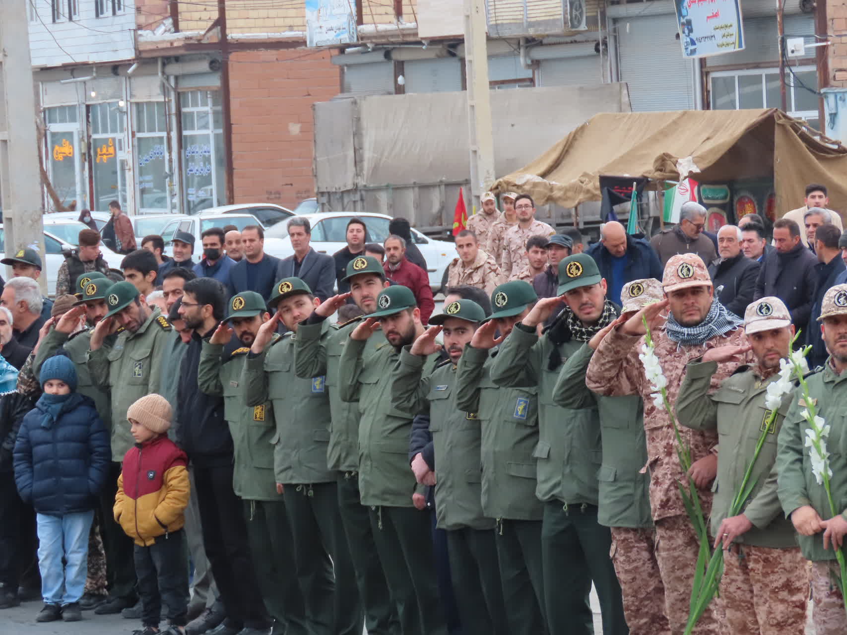پیکر مطهر شهید گمنام با استقبال مسئولین وارد چاپیاره شد