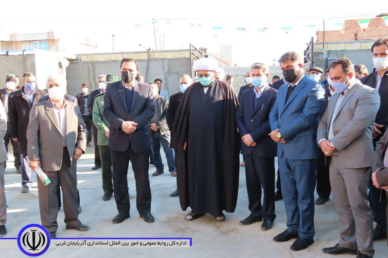 همزمان با هفتمین روز از دهه مبارک فجر افتتاح ۵۰ واحد طرح هادی ویژه بهسازی مسکن روستایی درشهرستان چایپاره برگزار شد.