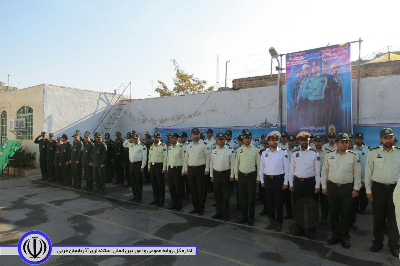 به مناسبت هفته نیروی انتظامی مراسم صبحگاه مشترک نیروهای نظامی وانتظامی درستاد مرکزی نیروی انتظامی شهرستان چایپاره برگزارشد