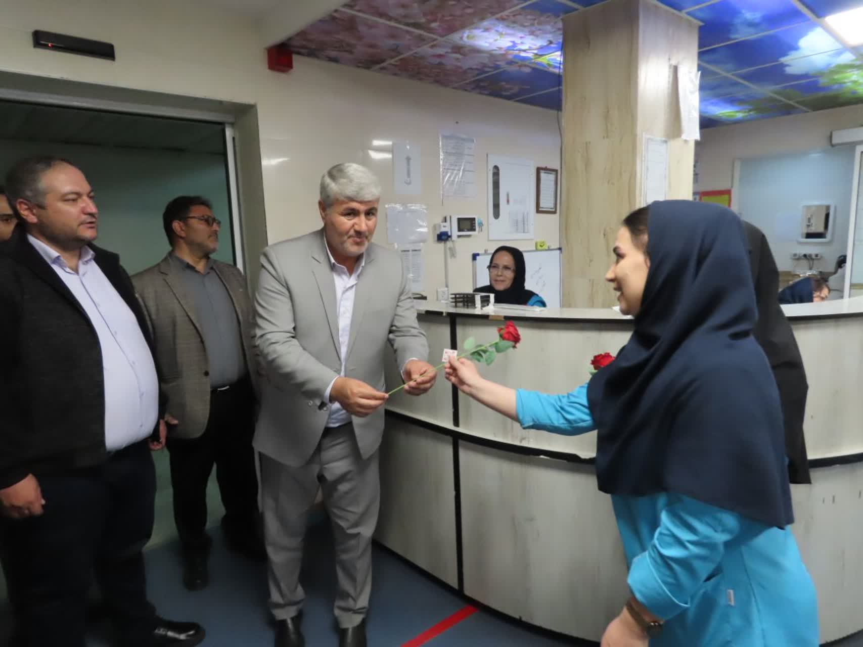 آیین تجلیل از پرستاران شهرستان چایپاره برگزار شد / تقدیر از تلاش ها و خدمات خالصانه و شبانه روزی کادر بیمارستان امام خمینی(ره)