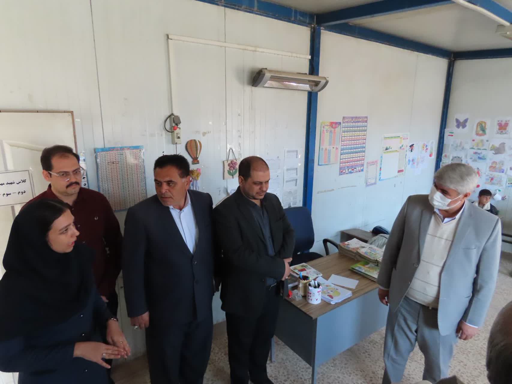 بازدید فرماندار شهرستان چایپاره از دبستان شهید مدنی روستای کورابلاغ