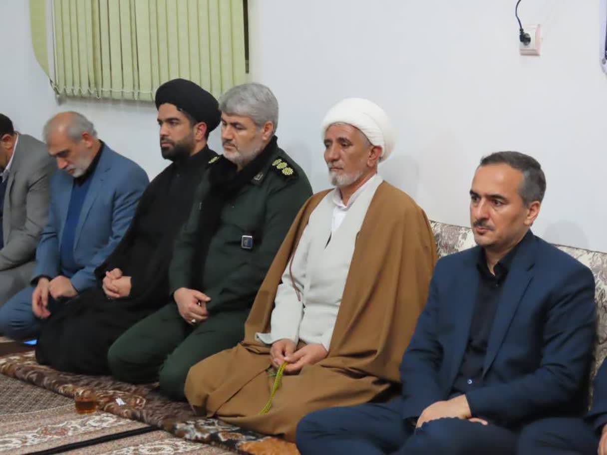 حضور فرماندار چایپاره در مراسم ایام فاطمیه در روستای خانقاه چورس