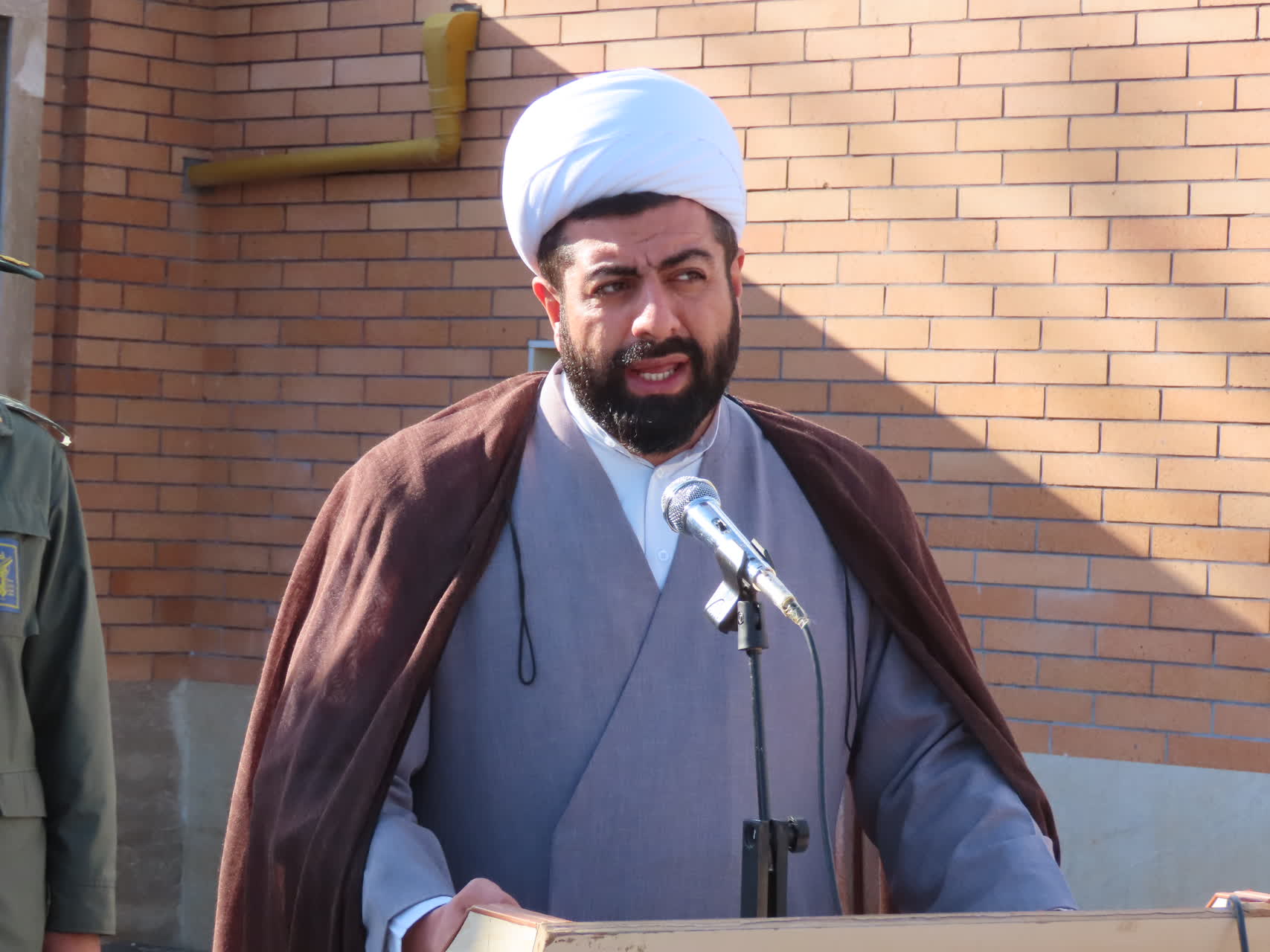 آیین غبار روبی و عطرفشانی مزار مطهر شهداء