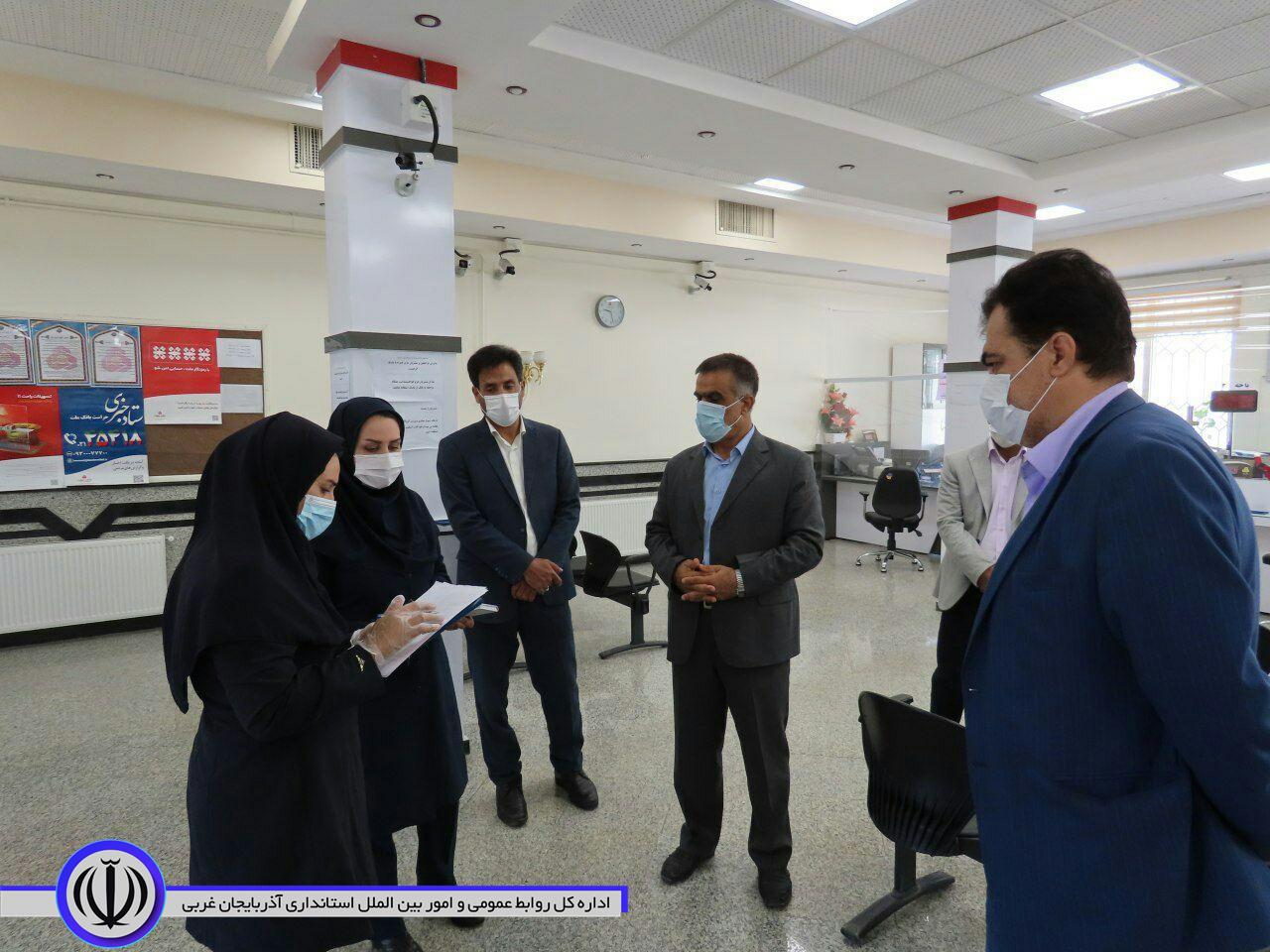 بازدید فرماندار از بانکهاو دفاتر پیشخوان در شهرستان چایپاره