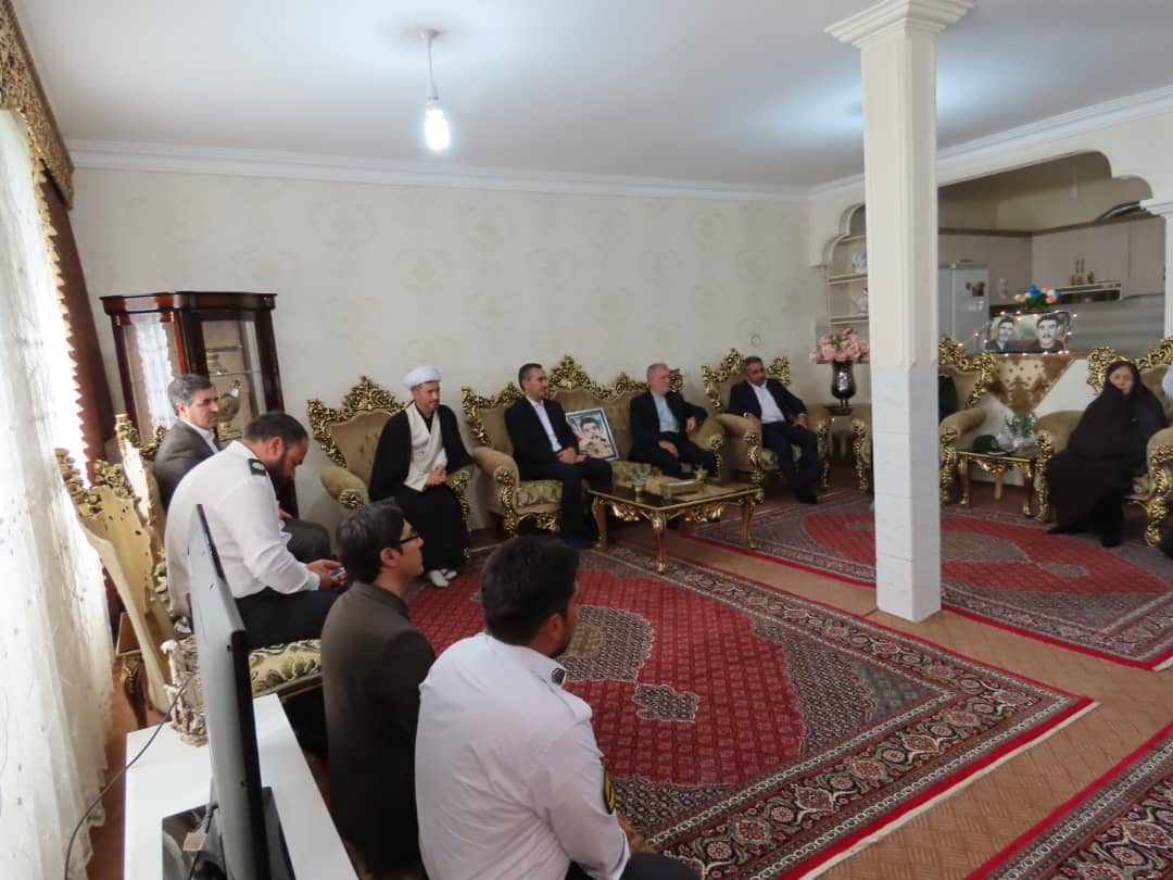 دیدار معاون توسعه مدیریت و منابع استاندار آذربابجان غربی با خانواده معظم شهید یحیی علیزاده چیرکندی