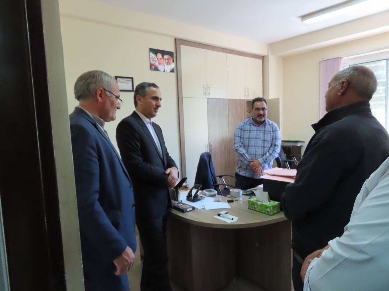 بازدید سرزده سعید شکورزاده فرماندار چایپاره از بنیاد شهید و امور ایثارگران