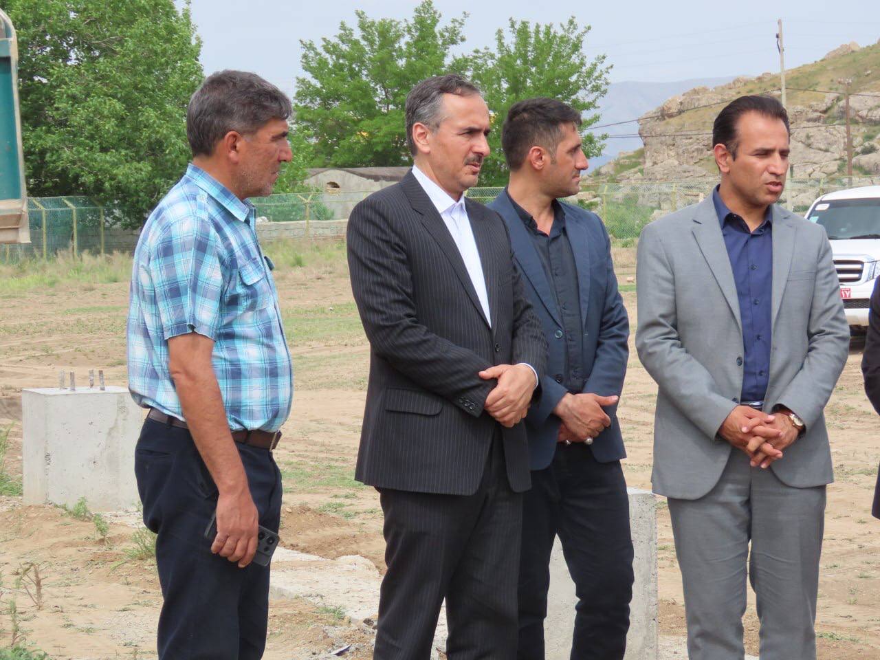 بازدید فرماندار چایپاره و مدیرکل ورزش و جوانان استان از اجرای عملیات عمرانی سالن ورزشی روستای چورس