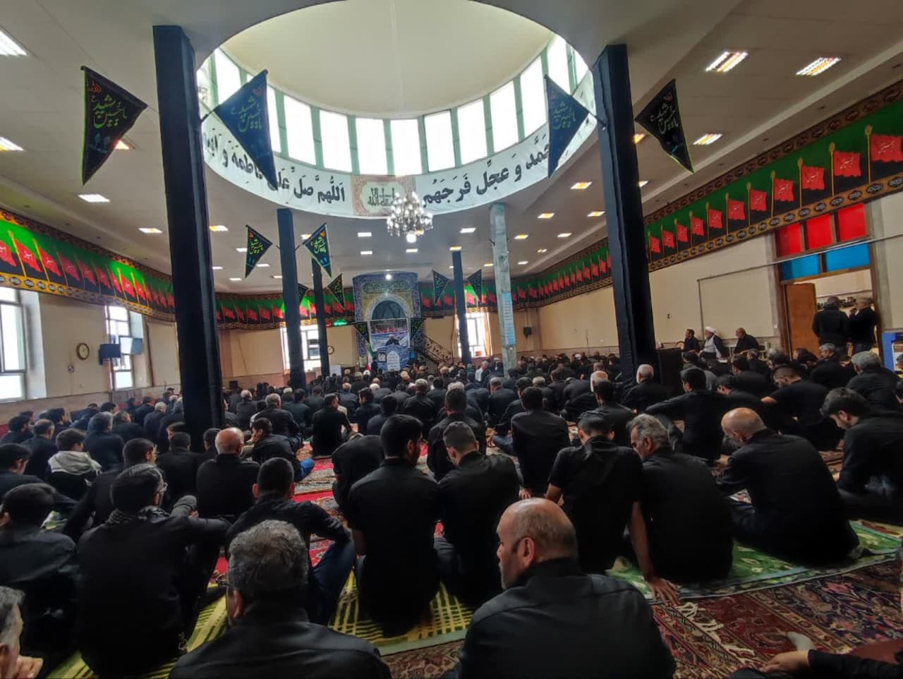 اقامه نماز جمعه همزمان با نماز ظهر عاشورا در مسجد جامع شهر قره ضیاء الدین