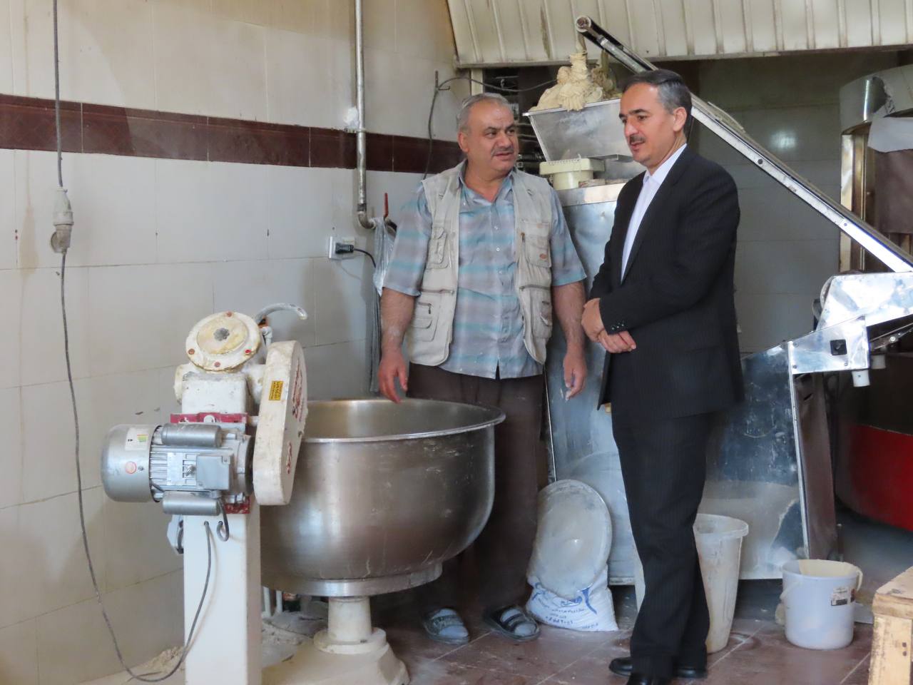 بازدید سرزده فرماندار از نانوایی شهرستان چایپاره