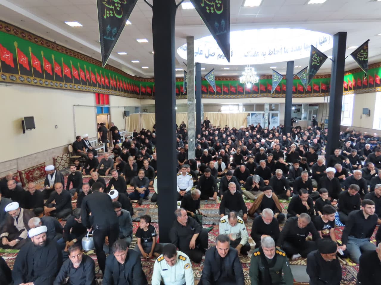 اقامه نماز جمعه همزمان با نماز ظهر عاشورا در مسجد جامع شهر قره ضیاء الدین