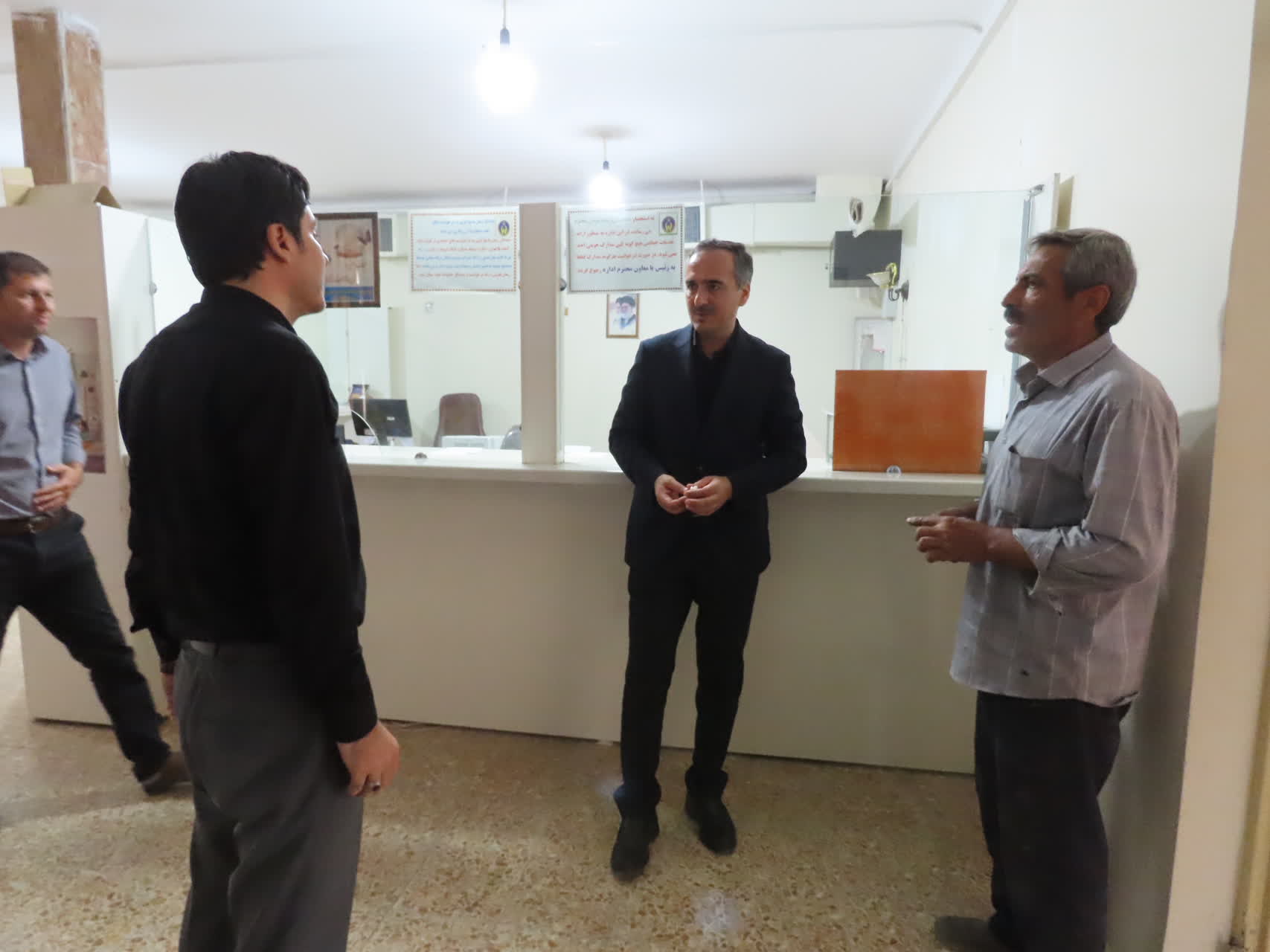 بازدید سرزده سعید شکورزاده فرماندار چایپاره از کمیته امداد امام خمینی(ره)