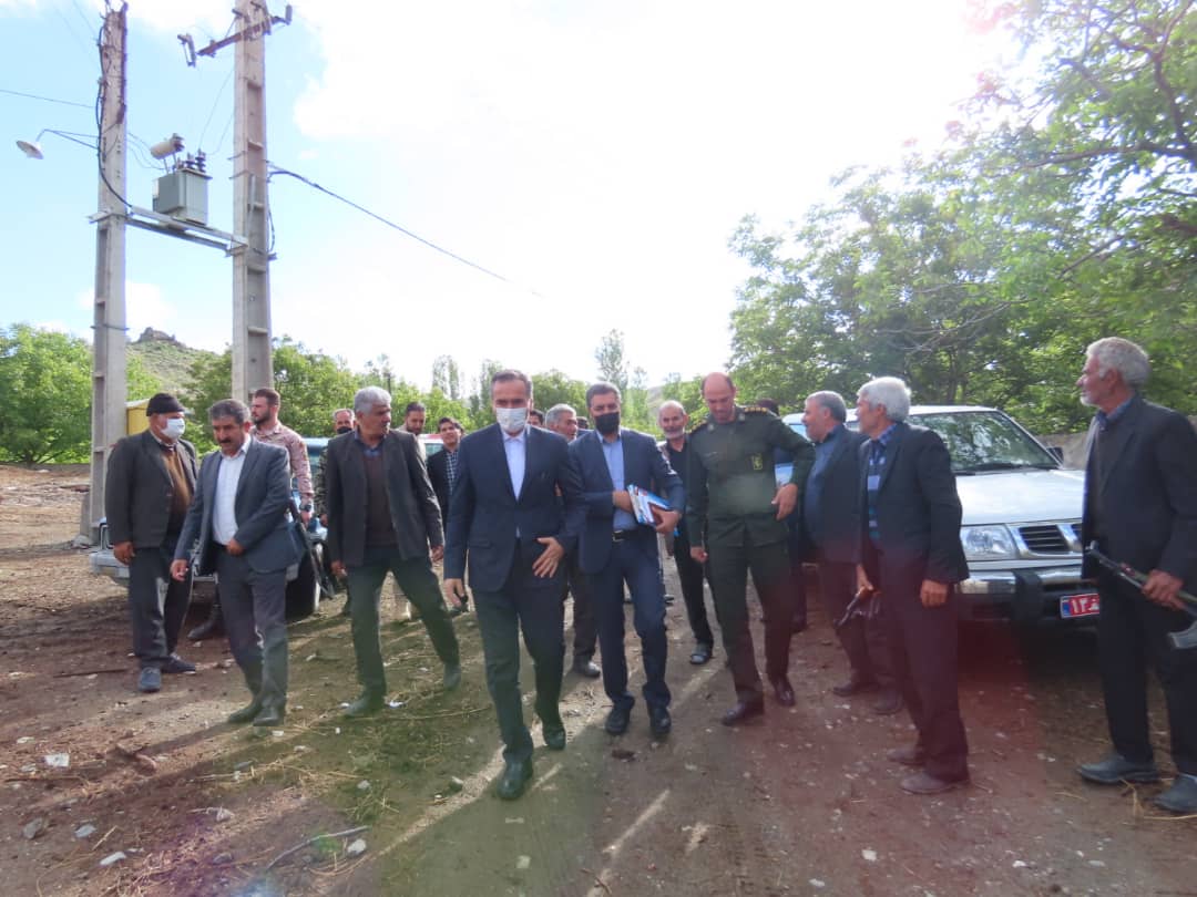 فرماندار شهرستان چایپاره از روستای آجای بازدید و با مردم شریف آن روستا دیدار نمود