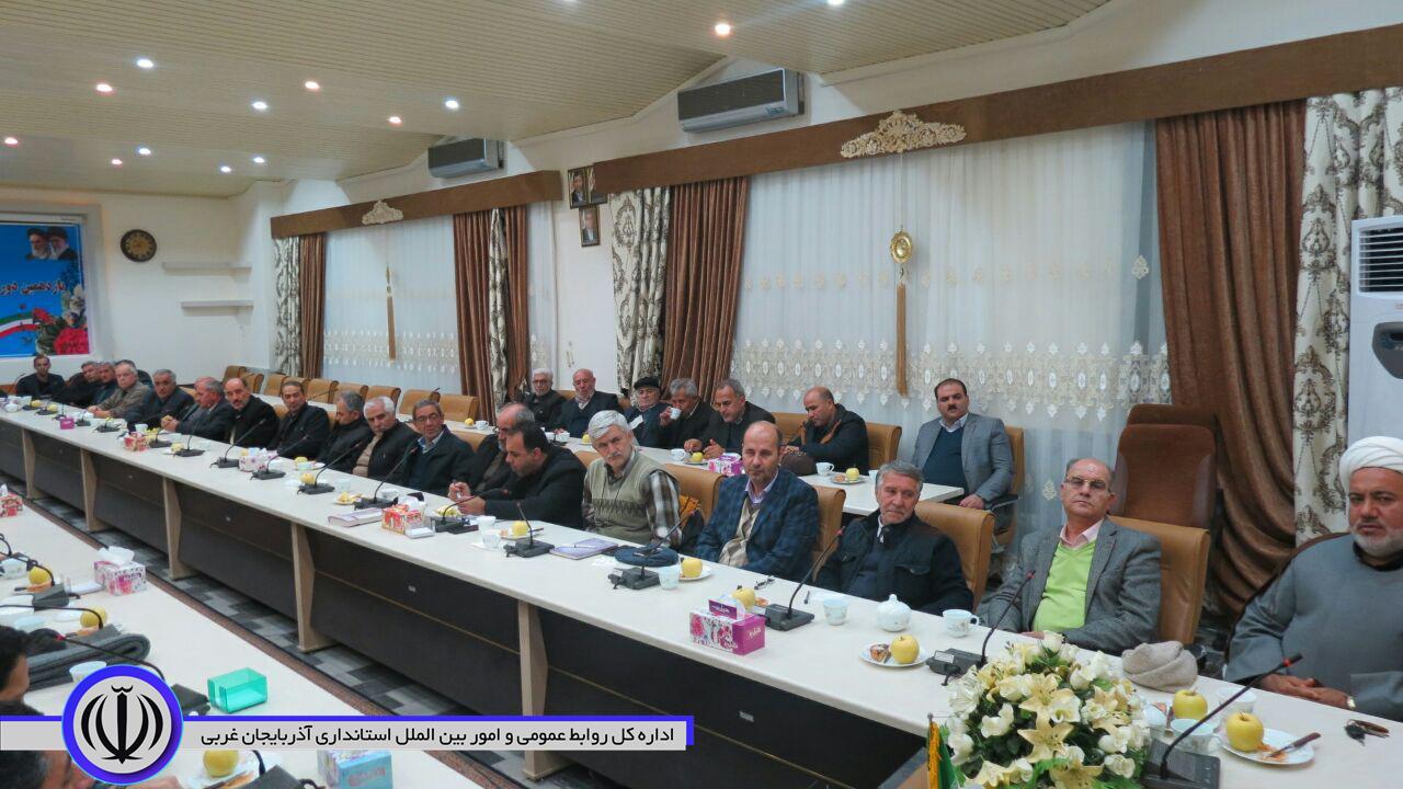 جلسه هم اندیشی در مورد زمین محل احداث بیمارستان ۶۴ تختخوابی در شهرستان چایپاره برگزار شد.