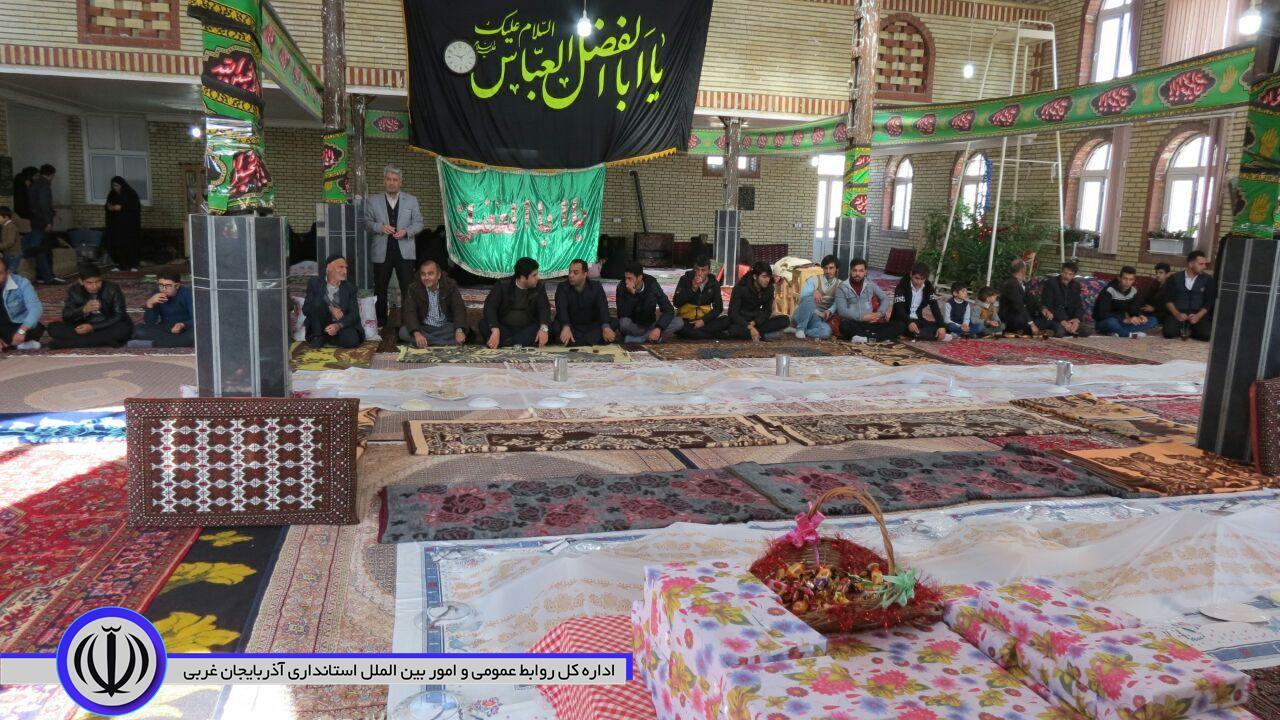 همزمان با پنجمین روز از دهه مبارک فجر جشنواره غذاهای محلی در روستای زنگلان علیا در شهرستان چایپاره برگزار شد.