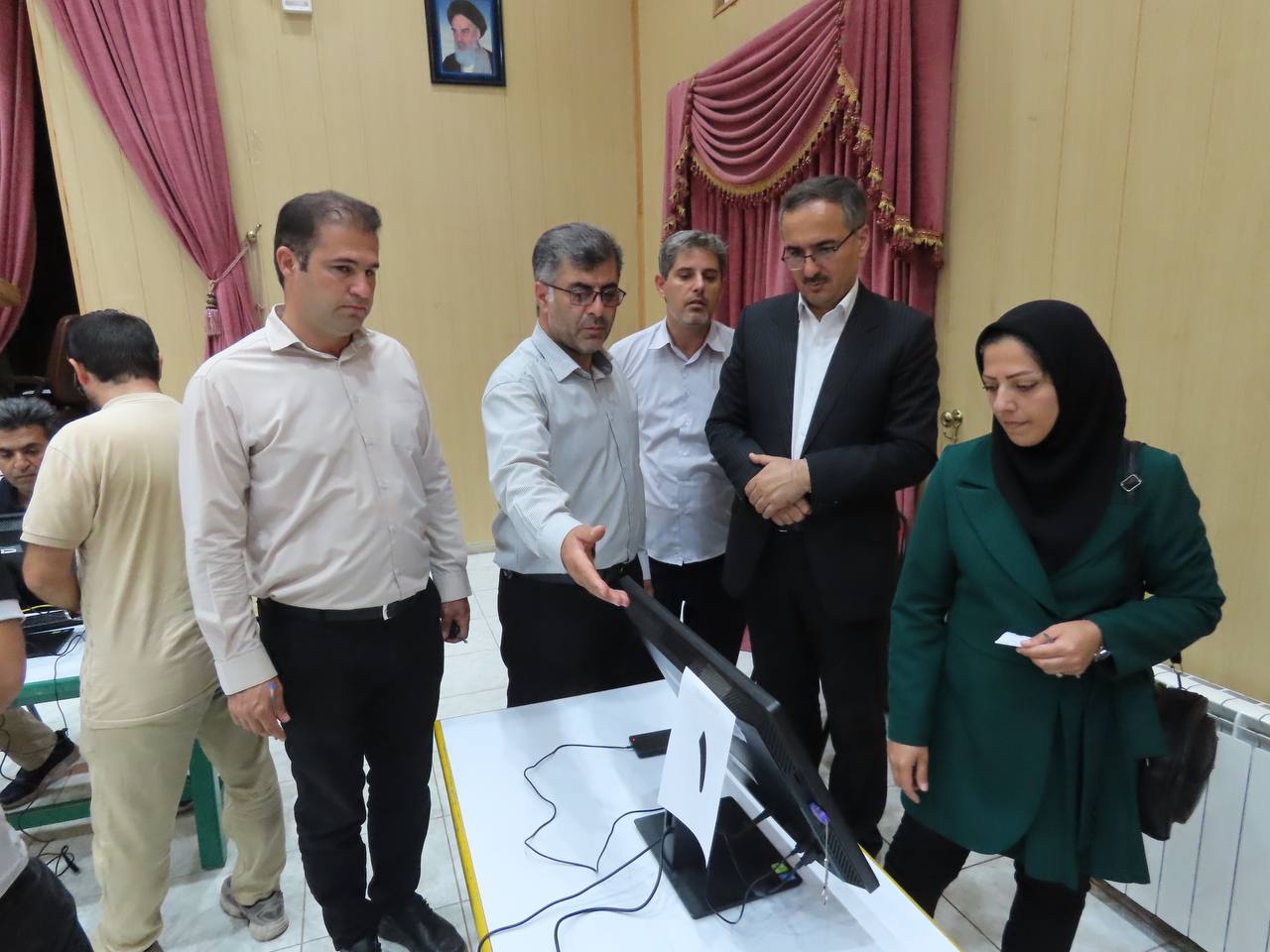 بازدید فرماندار از برگزاری انتخابات اتحادیههای صنفی در شهرستان چایپاره