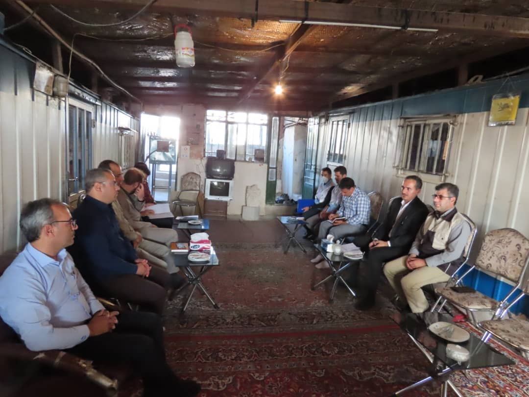 بازدید میدانی فرماندار شهرستان چایپاره از معدن نگین کوه کمرجهت رسیدگی به مسائل و مشکلات آنان