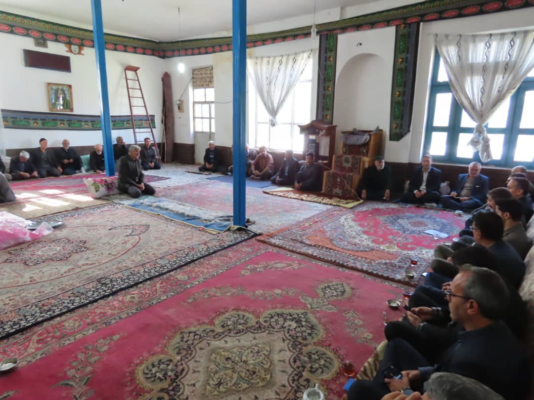 فرماندار شهرستان چایپاره از روستای آجای بازدید و با مردم شریف آن روستا دیدار نمود