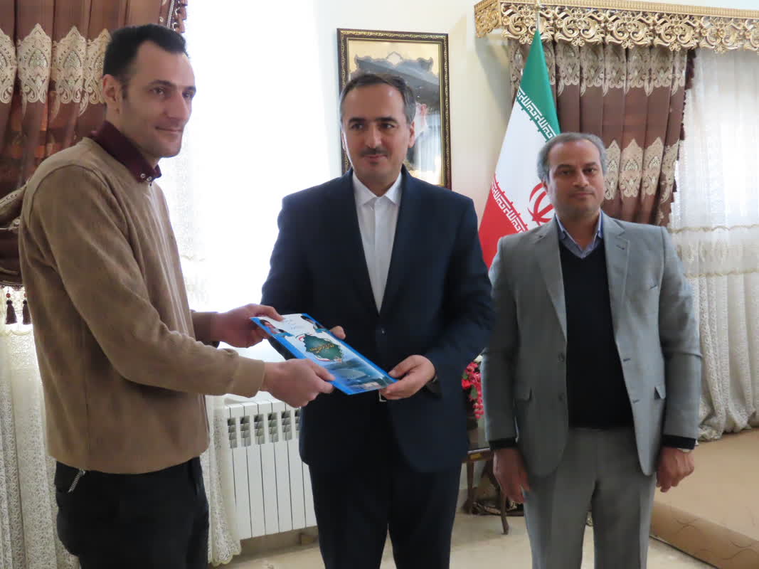 تجلیل از همکار جانباز فرمانداری شهرستان چایپاره