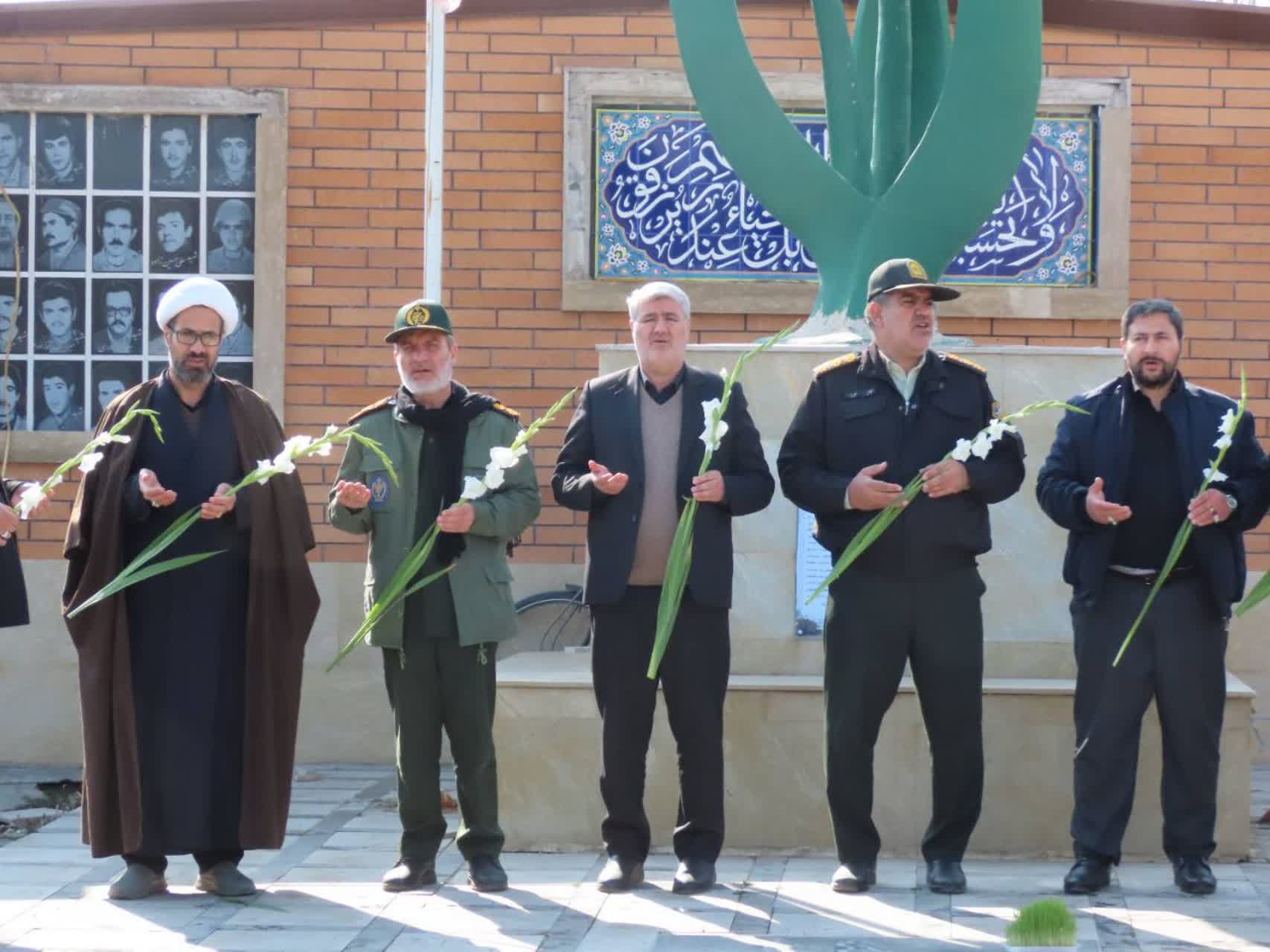 آیین غبار روبی و عطرفشانی مزار مطهر شهداء چایپاره برگزار شد