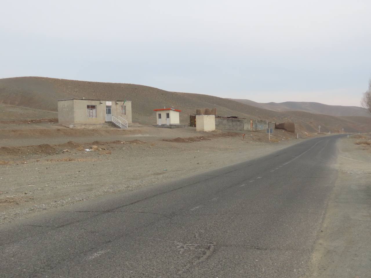 بازدید فرماندار و فرمانده پلیس راه شهرستان چایپاره از نقطه حادثه خیز روستای علی آباد