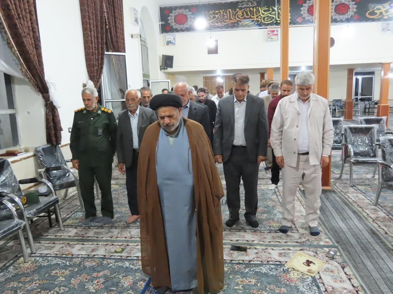 حضور فرماندار چایپاره در جمع نمازگزاران مسجد امام سجاد(ع) محله جمال آباد