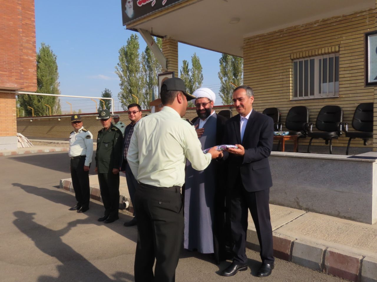 مراسم صبحگاه مشترک نیروهای نظامی ، انتظامی و بسیج در شهرستان چایپاره برگزار شد