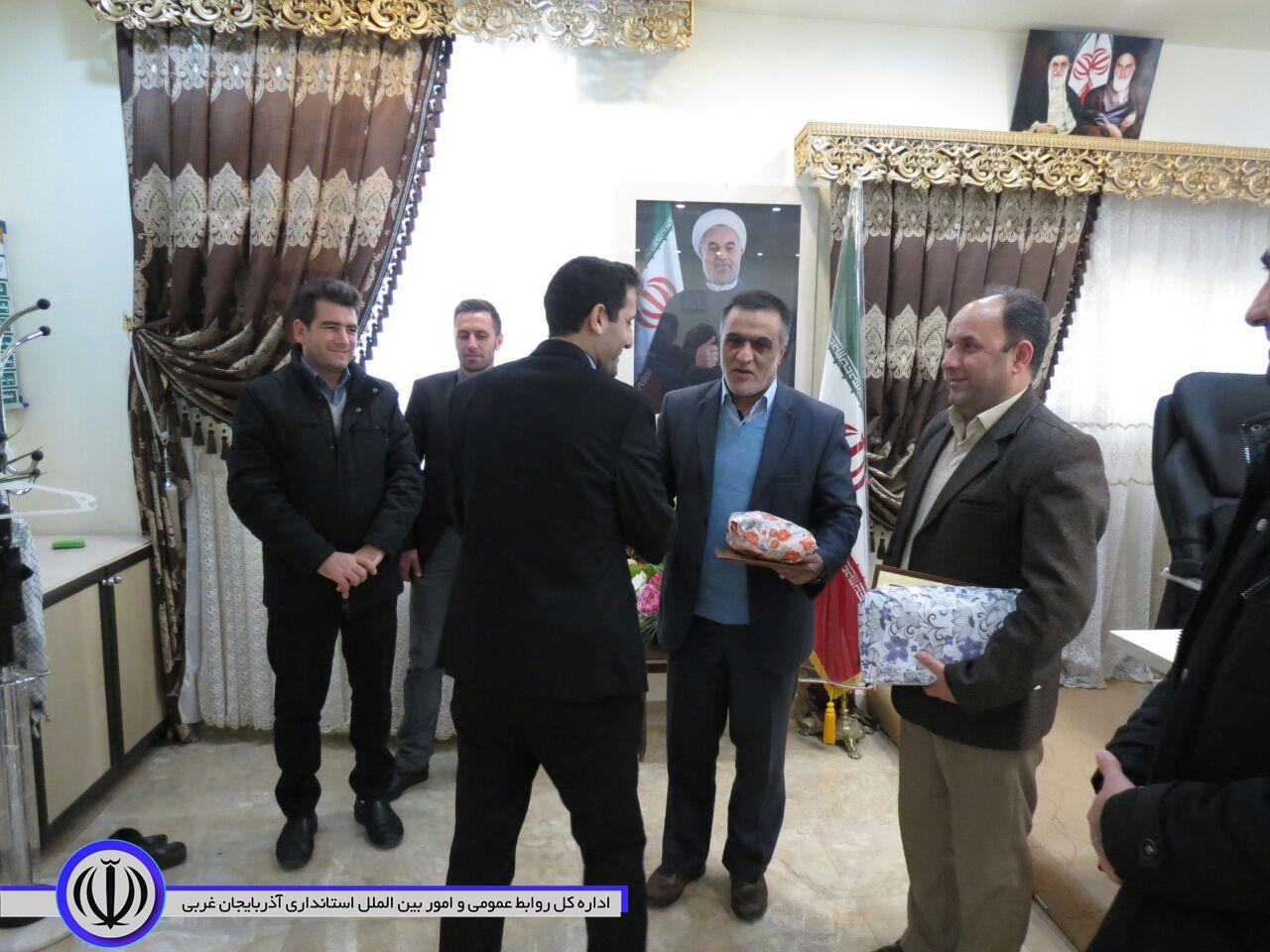 مراسم تجلیل از قهرمان و افتخار آفرین رشته ورزشی دو میدانی شهرستان چایپاره درمسابقات آسیایی برگزار شد.