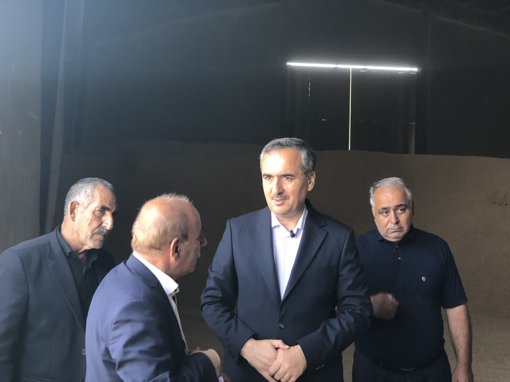 بازدید میدانی فرماندار از مرکز خرید گندم در شهرستان چایپاره