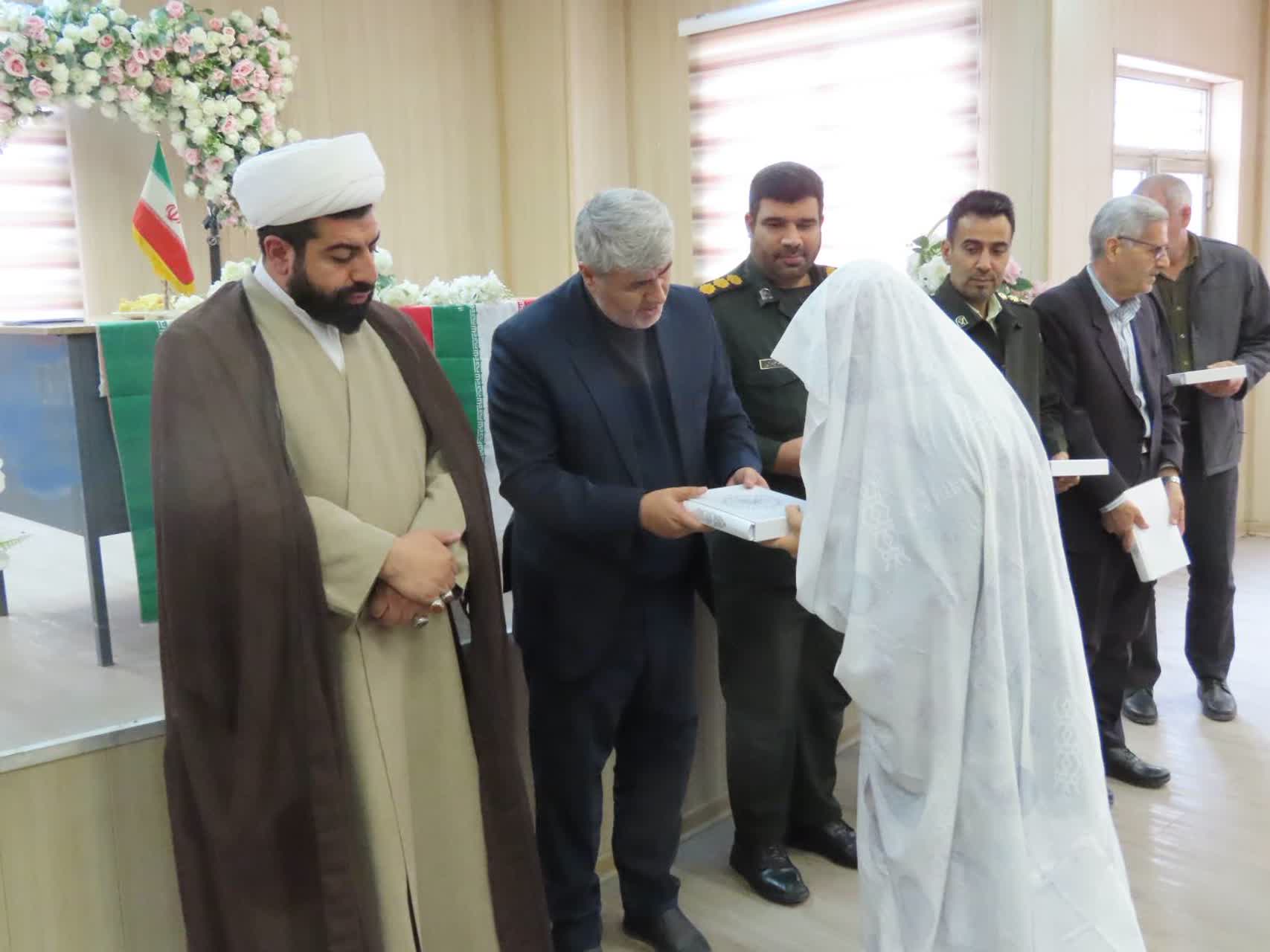 اهداء جهیزیه به نوعروسان توانخواه شهرستان چایپاره