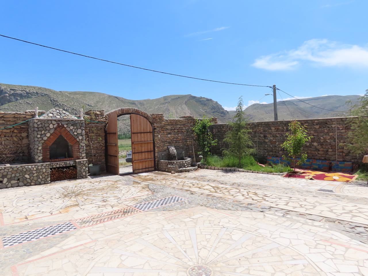 بازدید فرماندار از واحد بومگردی روستای بسطام