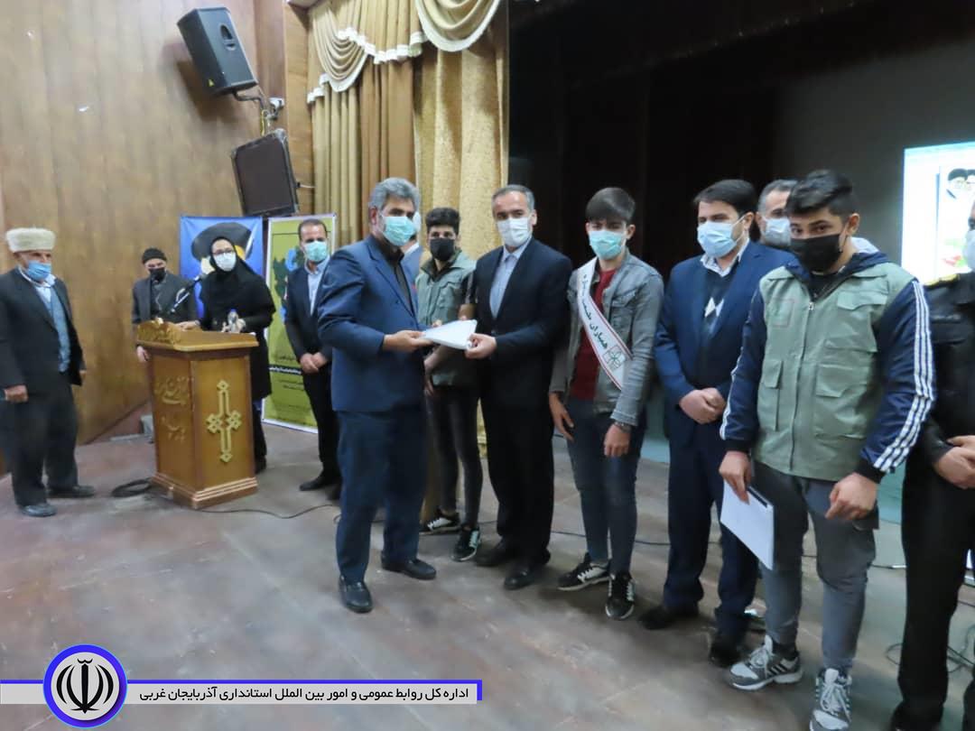 حضور شکورزاده فرماندار شهرستان در مراسم بزرگداشت هفته منابع طبیعی در مجتمع فرهنگی هنری ارشاد اسلامی