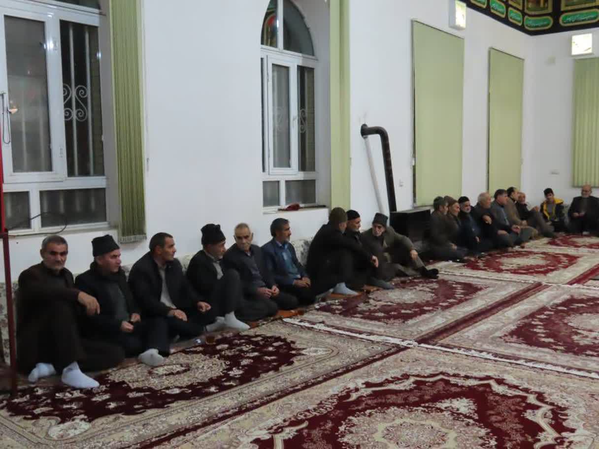حضور فرماندار چایپاره در مراسم ایام فاطمیه در روستای خانقاه چورس