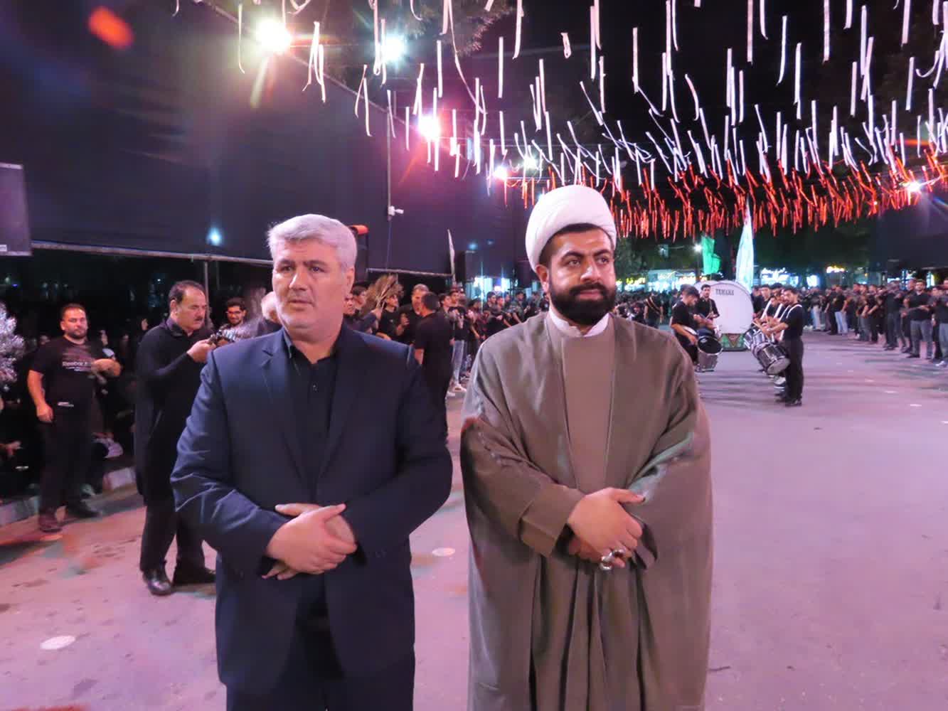 همزمان با ششمین شب ماه محرم؛حضور فرماندار چایپاره در جمع عزاداران هیئت امام حسن(ع) محله حسن‌آباد