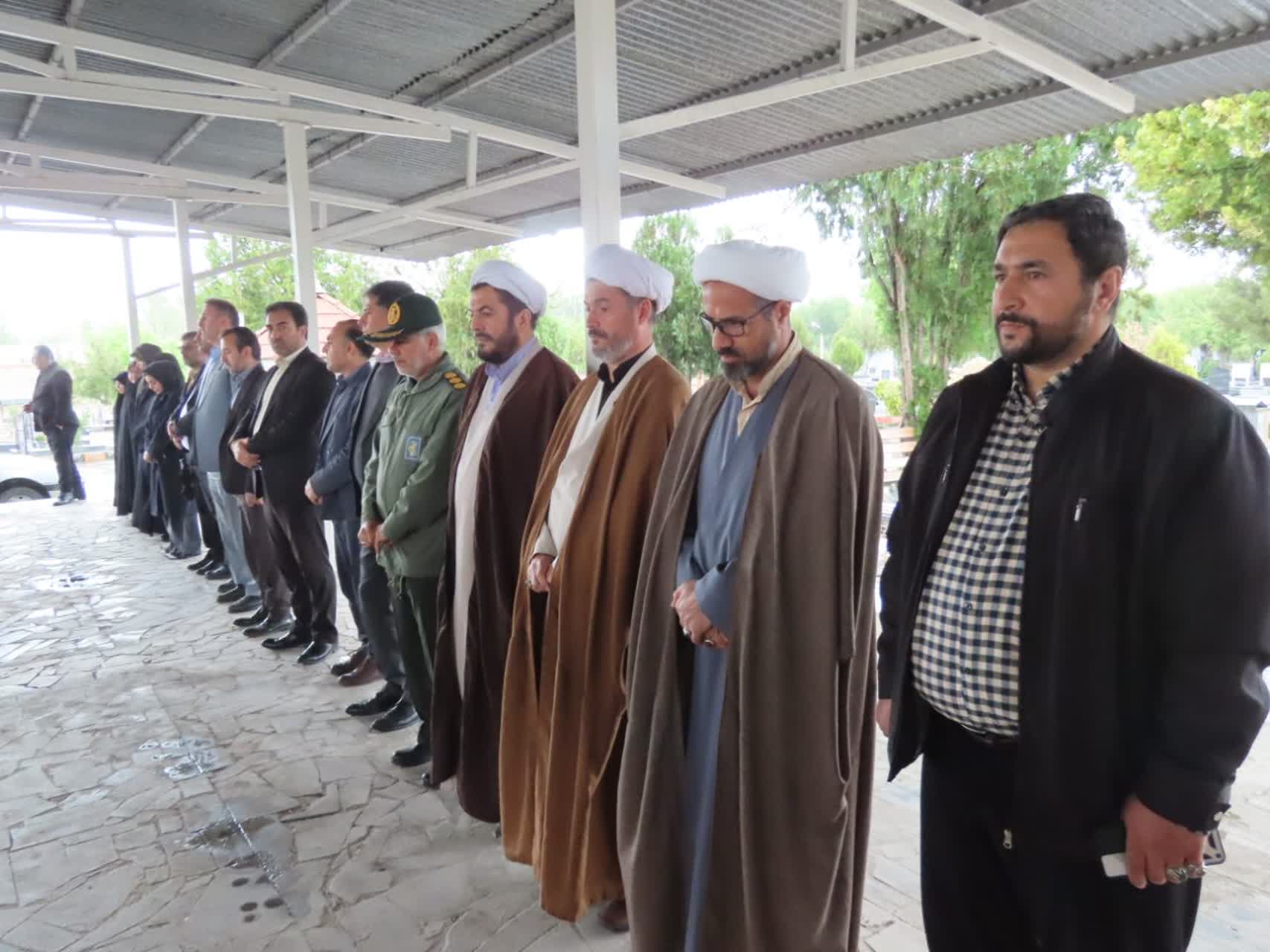 برگزاری آیین غبارروبی و عطرافشانی مزار شهدای شهرستان چایپاره