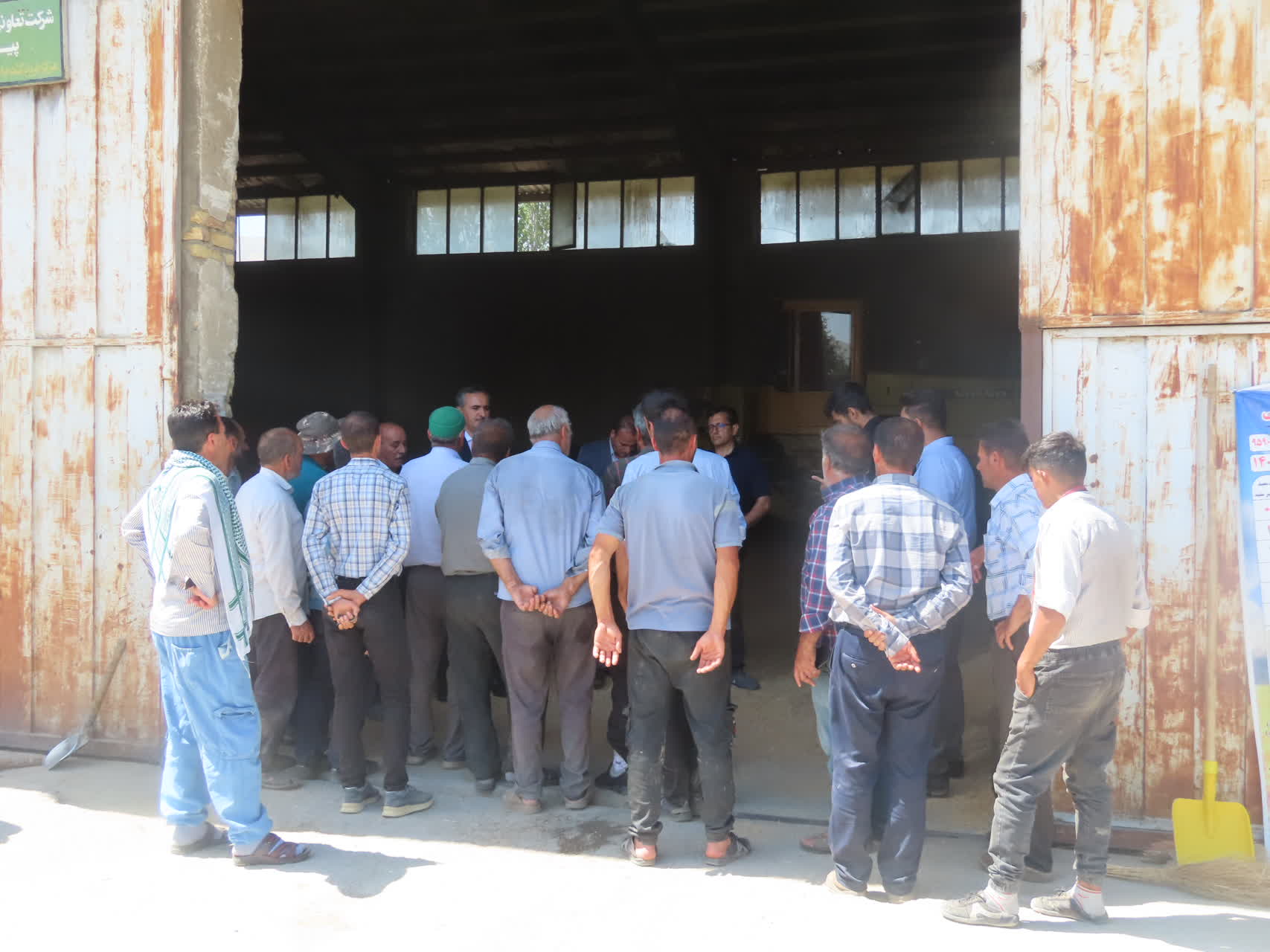 بازدید میدانی فرماندار از مرکز خرید گندم در شهرستان چایپاره