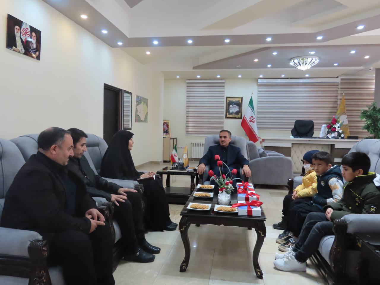 دیدار فرماندار با دانش آموزان توانخواه