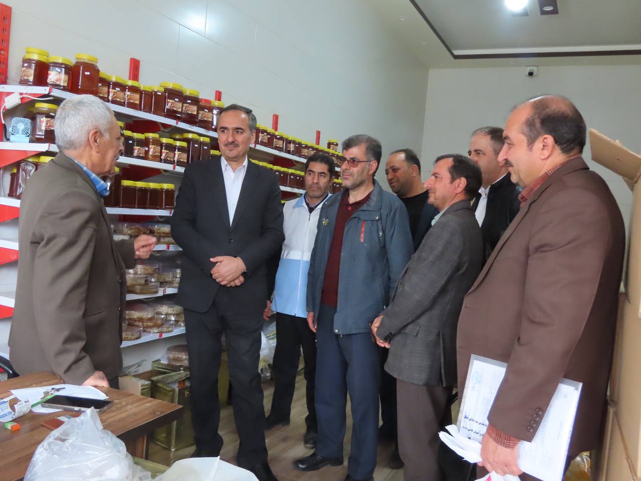 بازدید سرزده فرماندار چایپاره از بازار شب عید شهرستان
