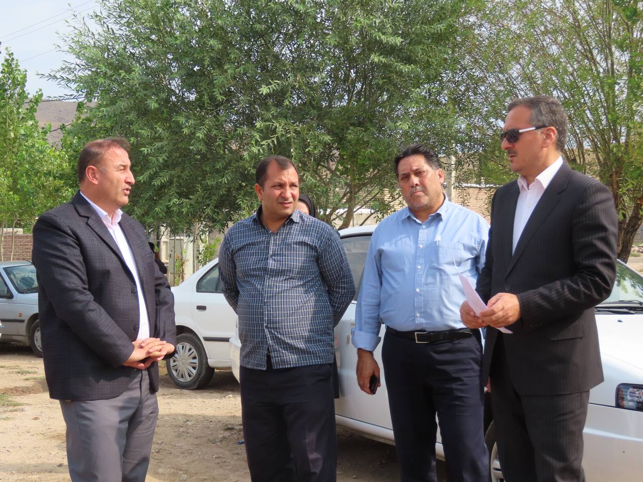 بازدید میدانی فرماندار از محل زمین احداث خانه بهداشت و چمن مصنوعی روستای بابل آباد