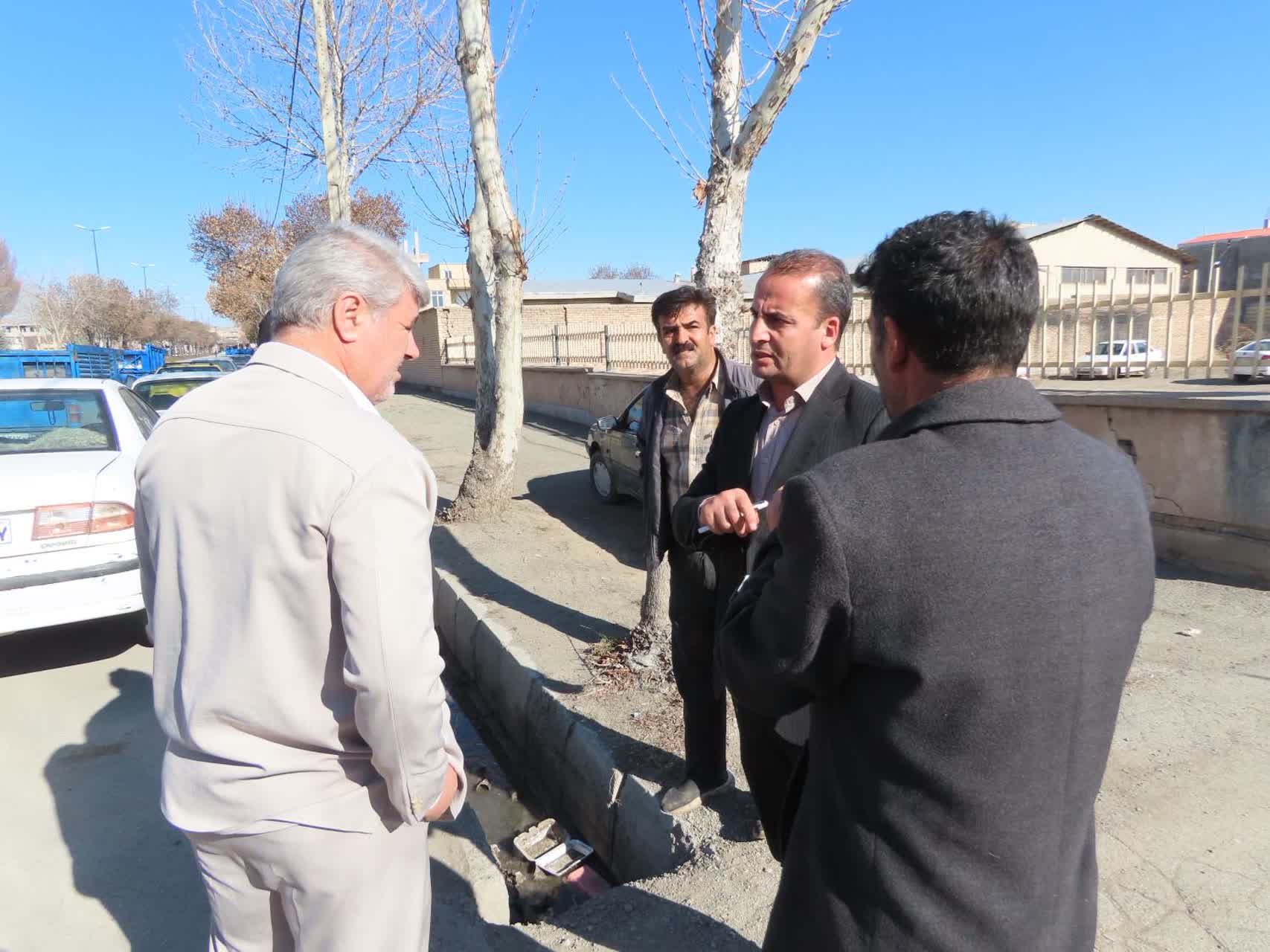 بازدید سرزده فرماندار چایپاره از روند توزیع نهاده‌های دامی