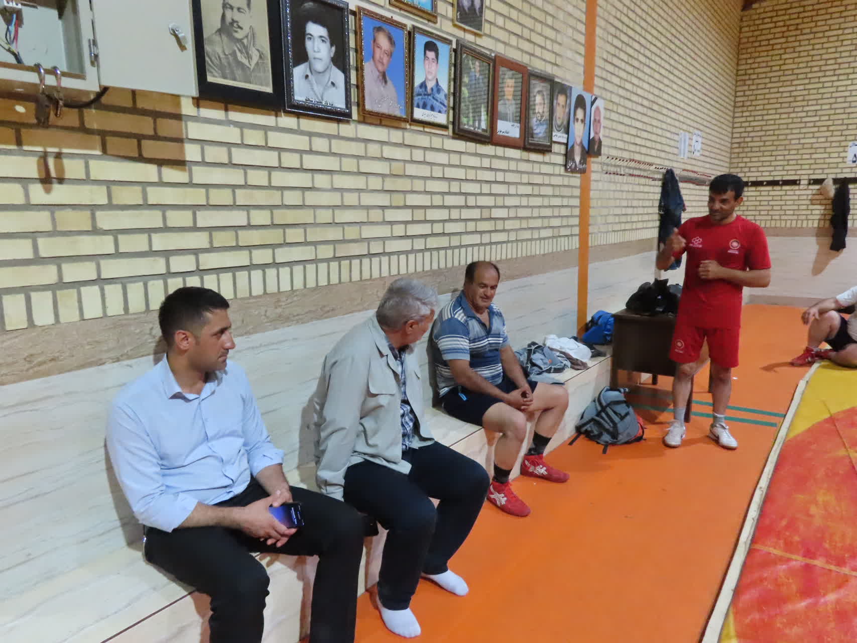 حضور فرماندار شهرستان در محل تمرین تیم کشتی چایپاره