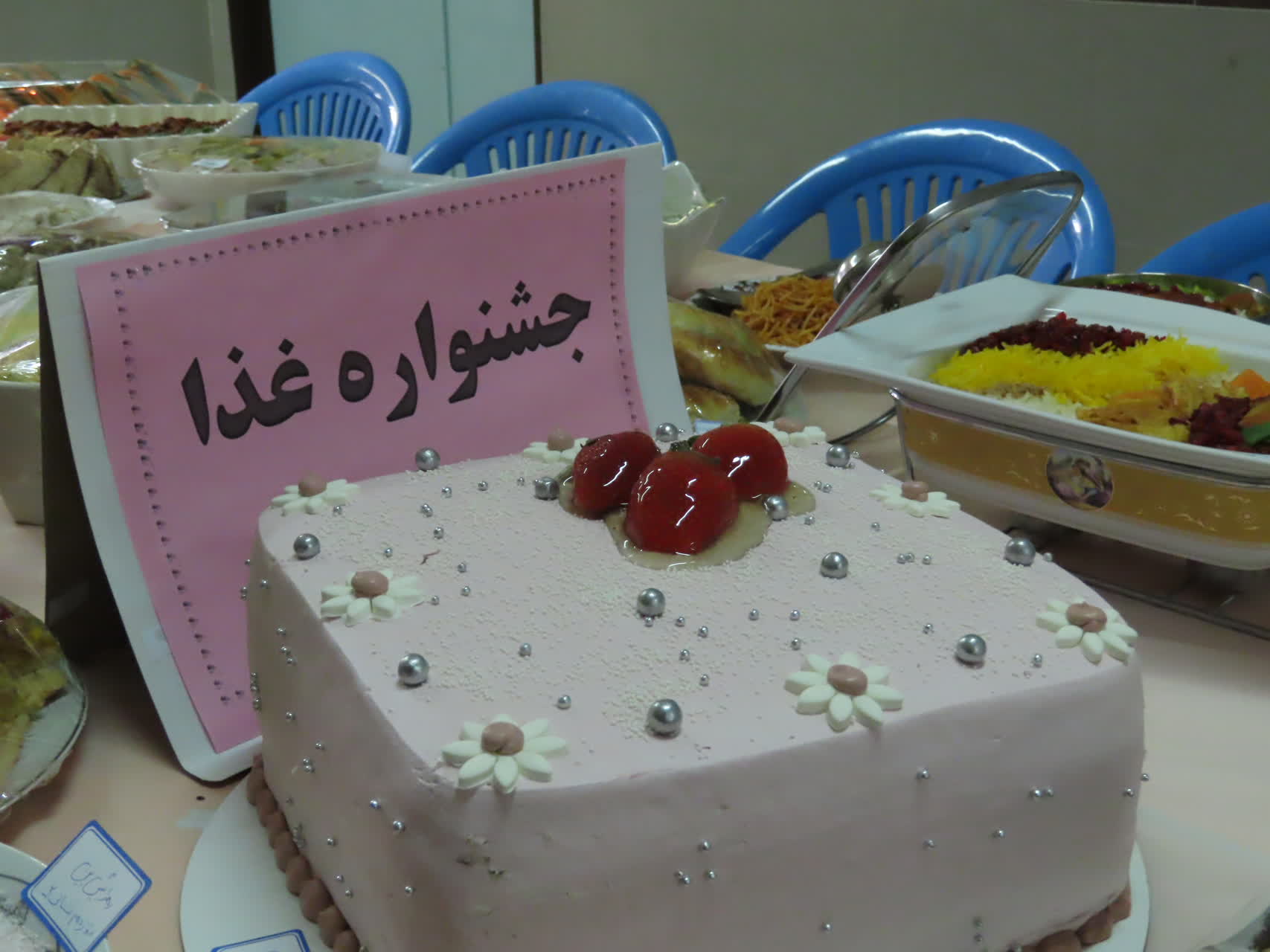 برپائی جشنواره غذا توسط دانش آموزان دبیرستان معرفت شهرستان چایپاره