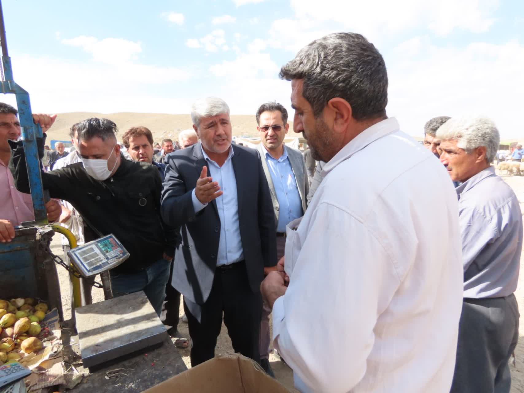 با پیگیری های مجدانه رضا اقلیمیان فرماندار چایپاره و نماینده مردم شهرستان در مجلس شورای اسلامی و حضور مدیر کل دامپزشکی استان در شهرستان، مشکل اساسی دامداران و چوبداران در اخذ گواهی حمل دامپزشکی و انتق