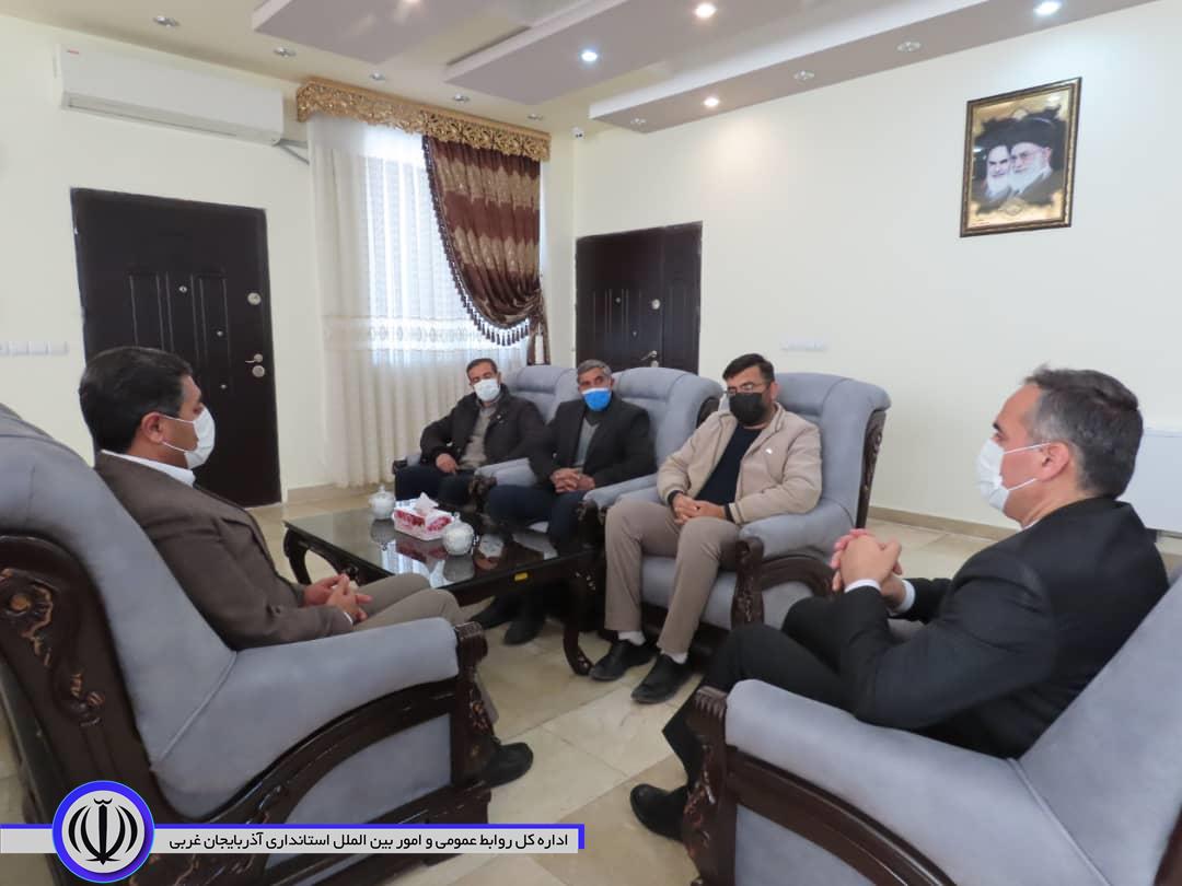 دیدار و گفتگوی اعضای شورای اسلامی و دهیار روستای قمشگان سفلی با فرماندار شهرستان