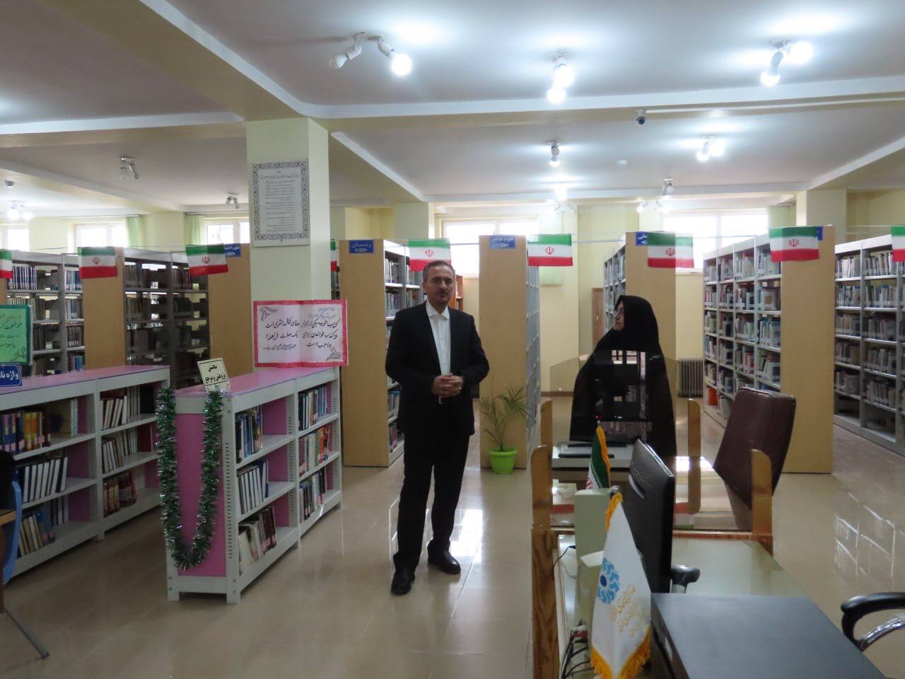 بازدید فرماندار چایپاره از کتابخانه عمومی شهرستان