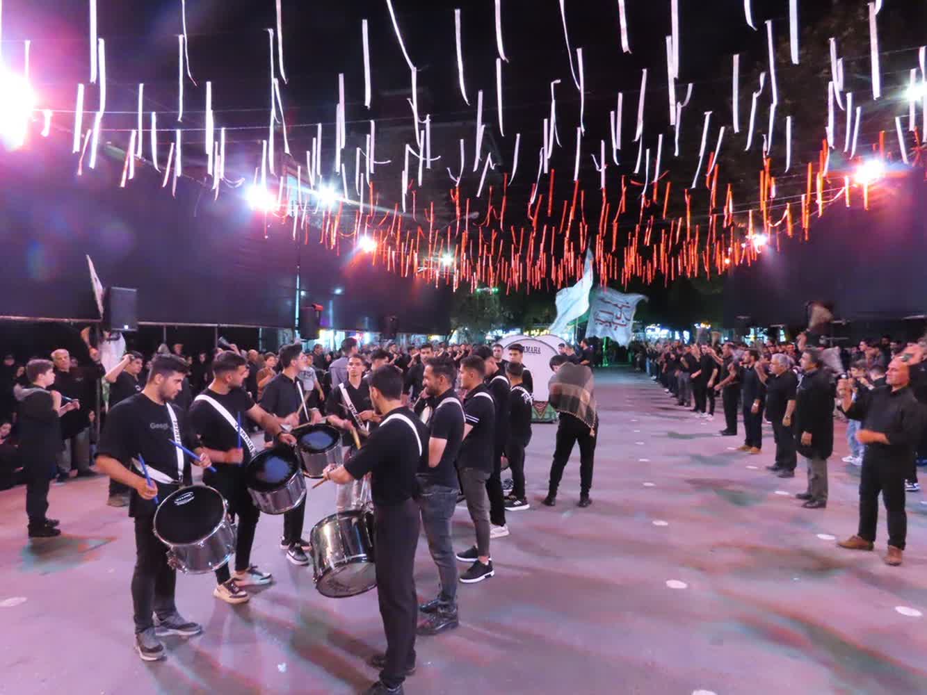 همزمان با ششمین شب ماه محرم؛حضور فرماندار چایپاره در جمع عزاداران هیئت امام حسن(ع) محله حسن‌آباد