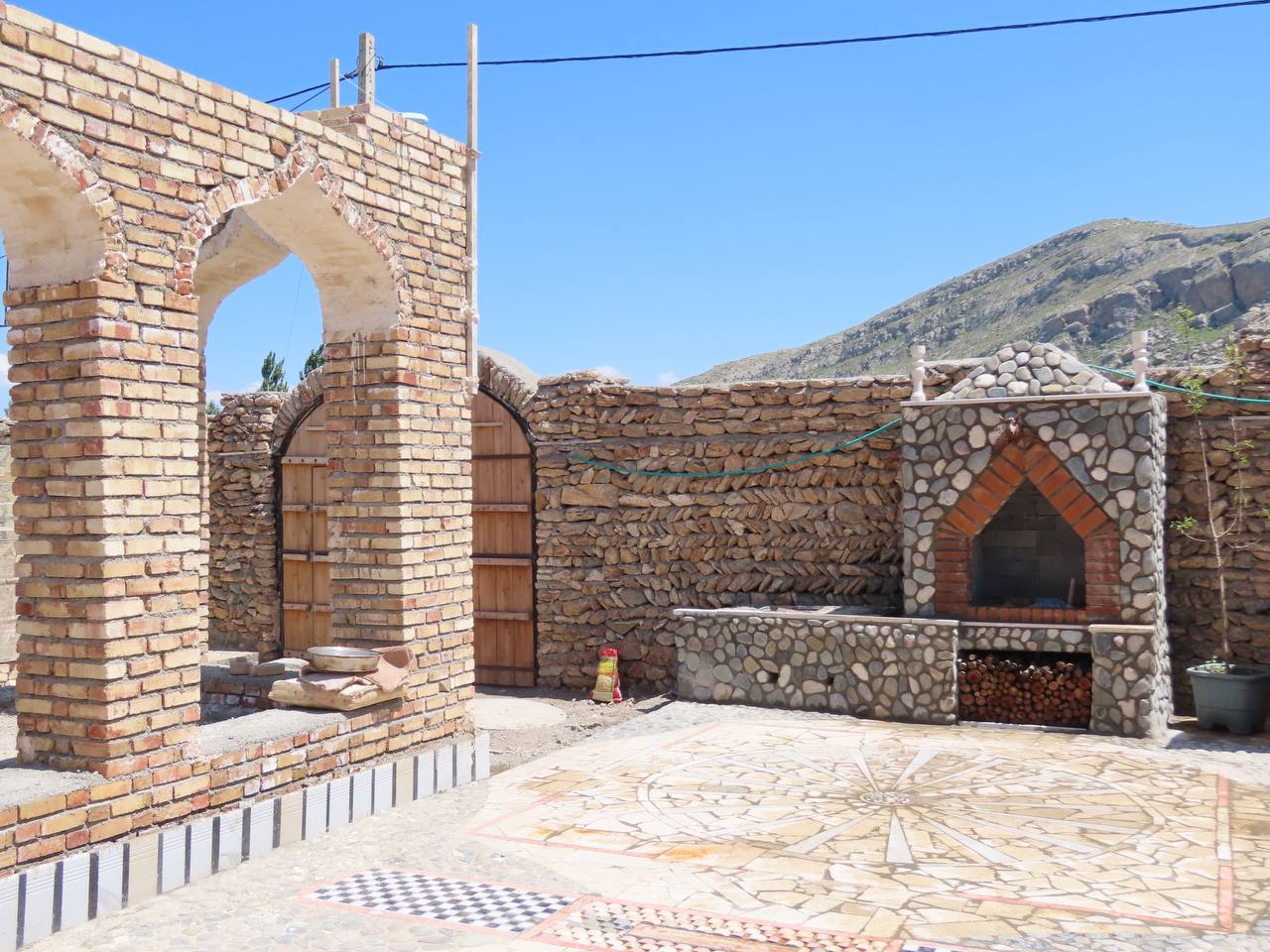 بازدید فرماندار از واحد بومگردی روستای بسطام