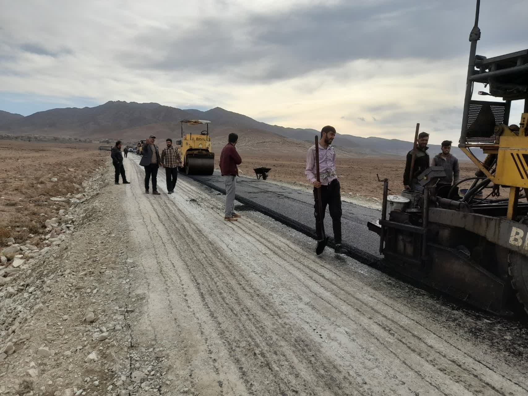 آسفالت راه روستای طاهرآباد آماده افتتاح شد