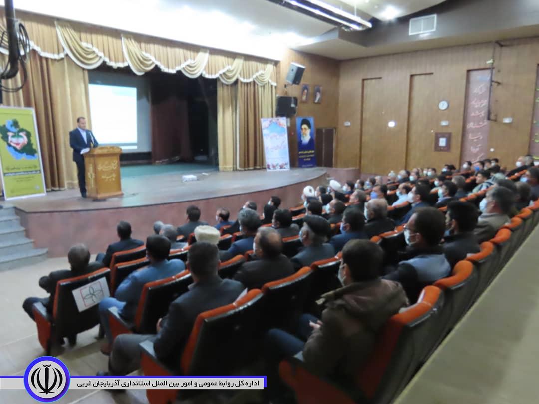 حضور شکورزاده فرماندار شهرستان در مراسم بزرگداشت هفته منابع طبیعی در مجتمع فرهنگی هنری ارشاد اسلامی