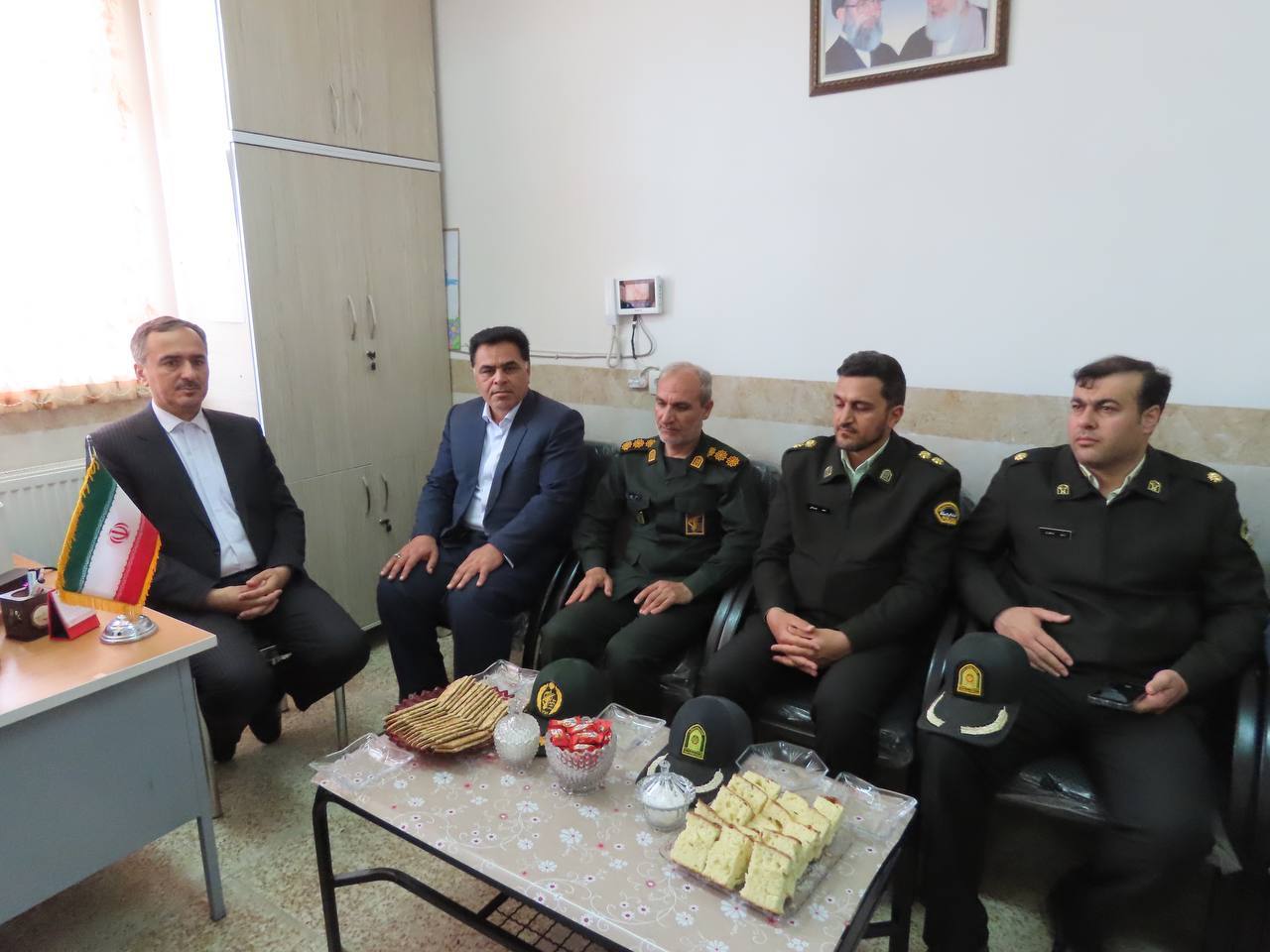 تبریک روز معلم به کادر آموزشی و پرورشی دبستان دخترانه خیرساز حاج اکبر قاسم زاده بیگجوان